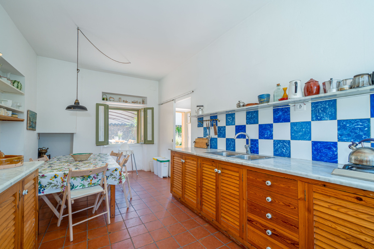 Casa amb jardí i pati a Palau-Saverdera, interior de l'Empordà