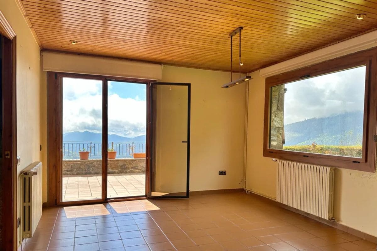 Casa unifamiliar a la Vall de Camprodon amb vistes obertes