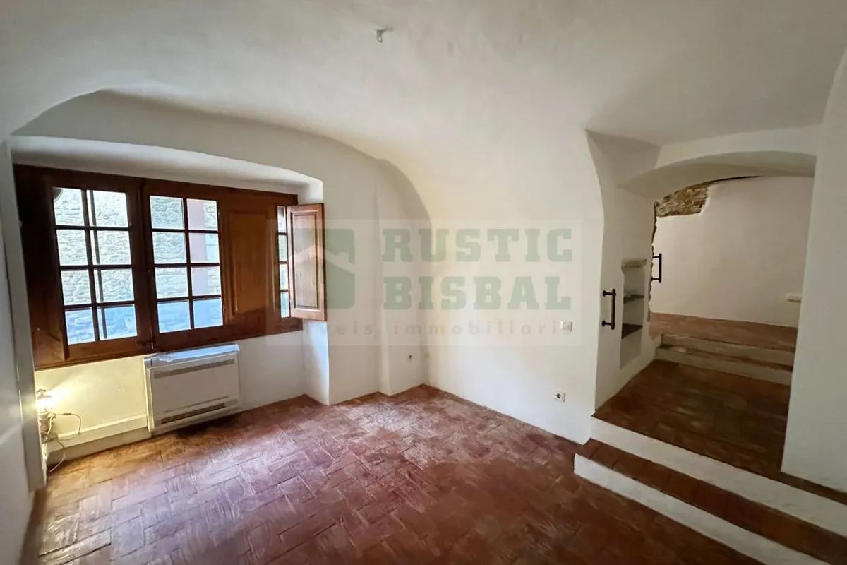 Casa de pedra restaurada a l'interior del Baix Empordà