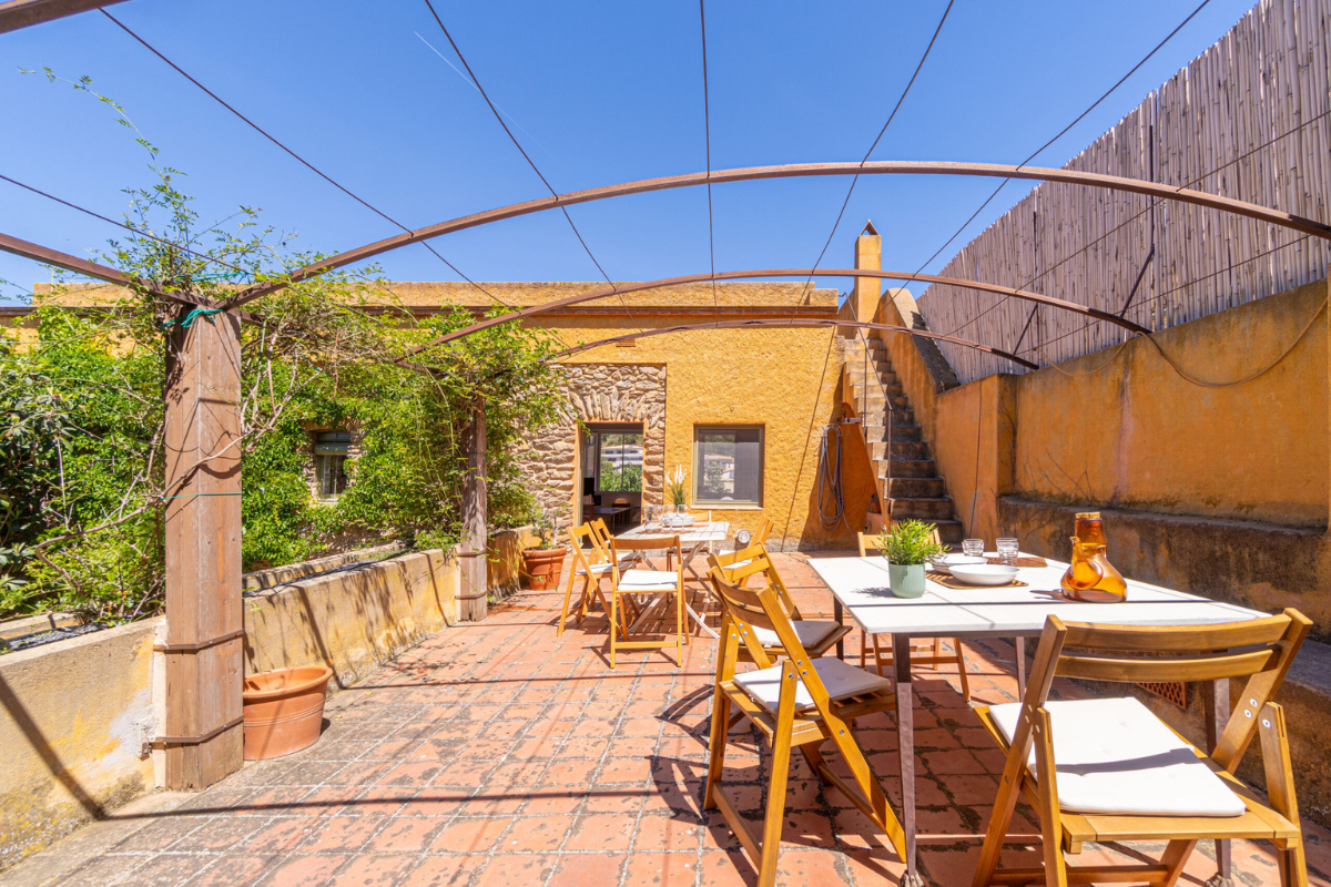 Casa amb jardí i pati a Palau-Saverdera, interior de l'Empordà