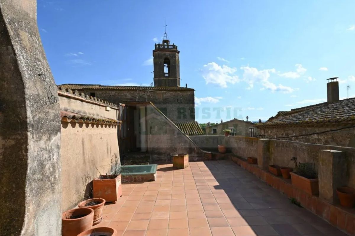 Casa de pedra restaurada a l'interior del Baix Empordà