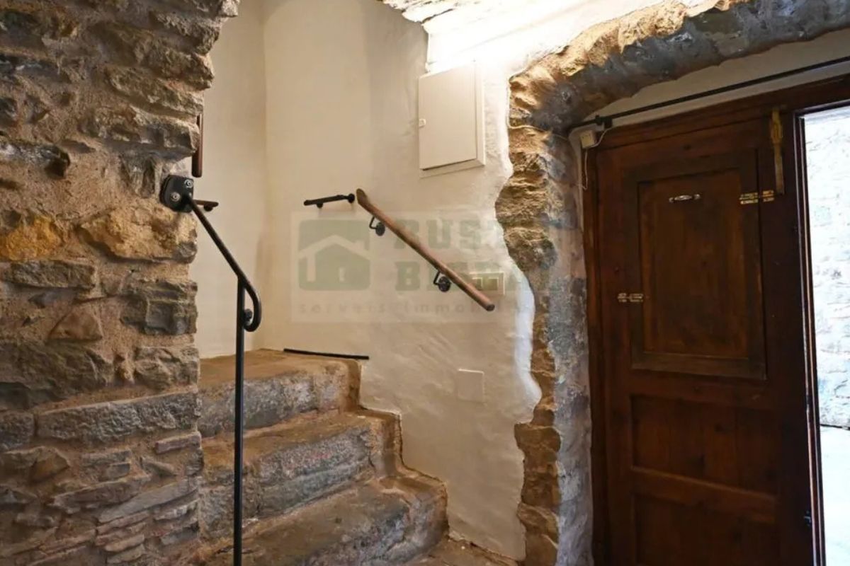Casa de pedra restaurada a l'interior del Baix Empordà