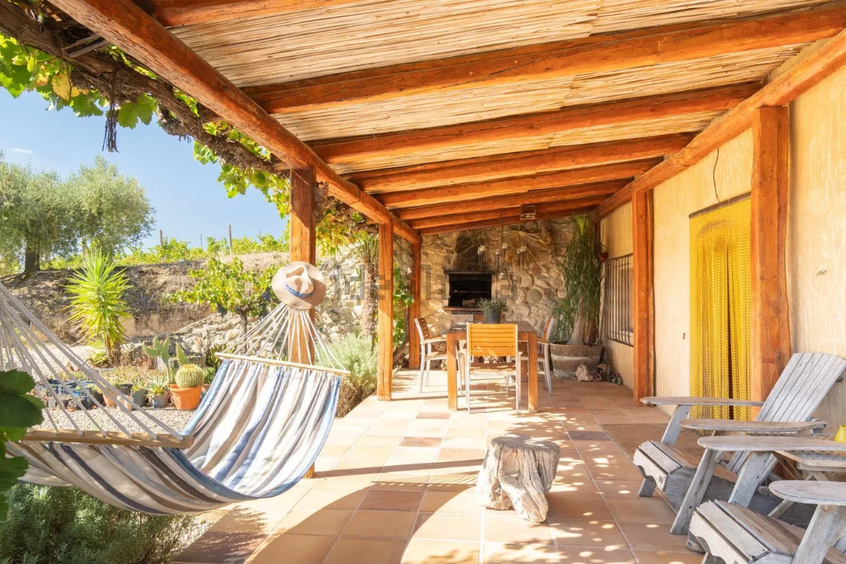 Finca de 10 hectàrees al Priorat amb casa de camp reformada
